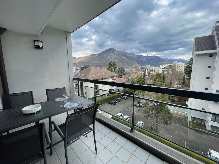 Апартаменты Le Mont-Veyrier, Parking Et Vue Анси Экстерьер фото