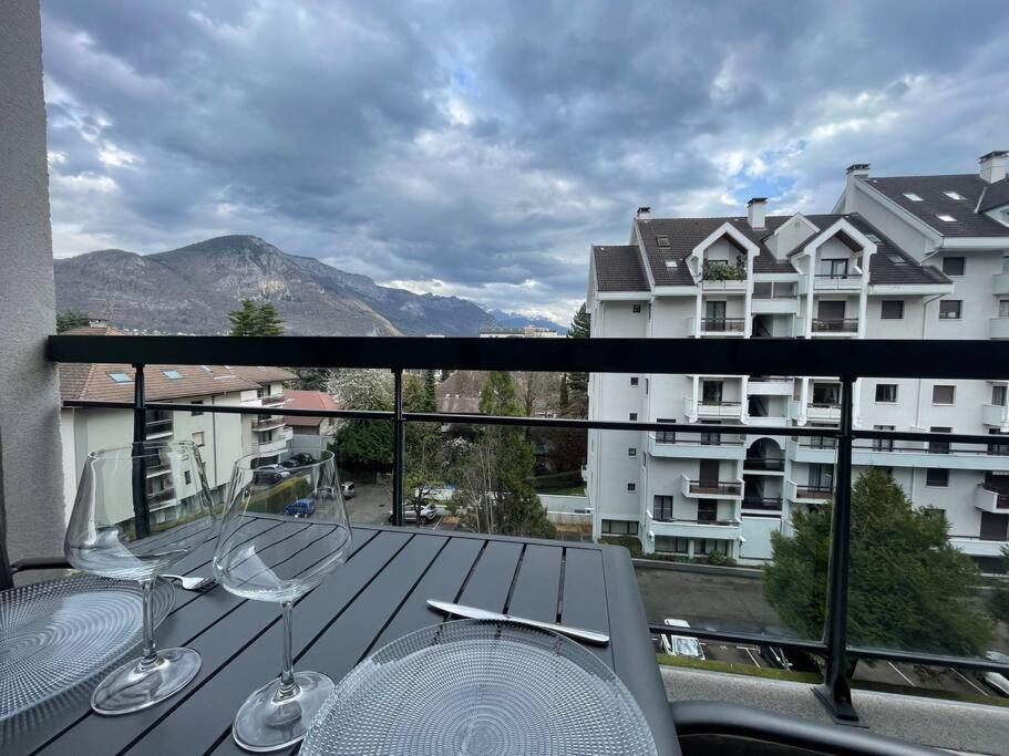 Апартаменты Le Mont-Veyrier, Parking Et Vue Анси Экстерьер фото
